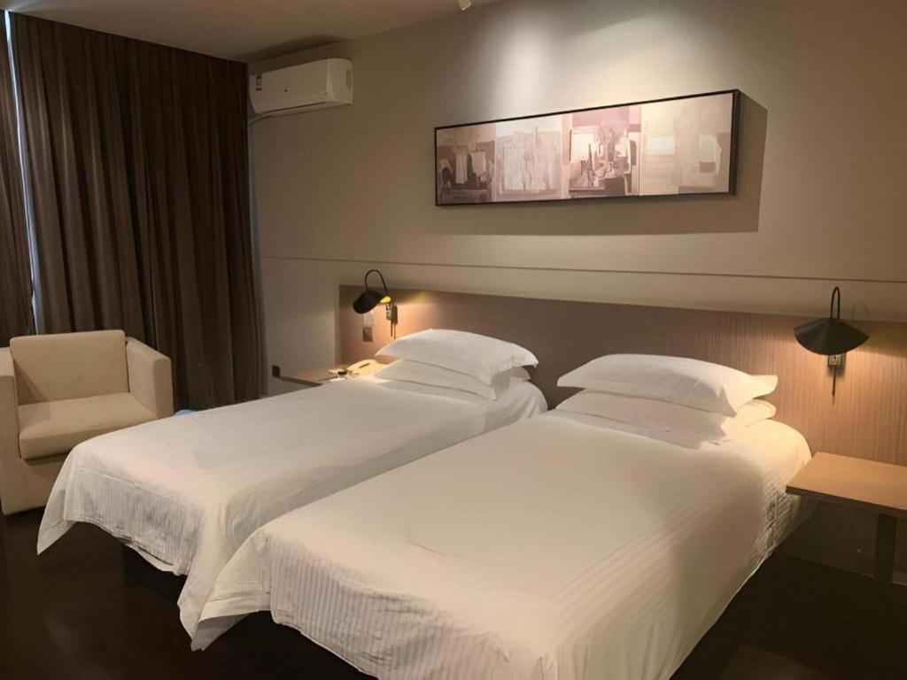 Jinjiang Select Pudong Airport Hotel 3*