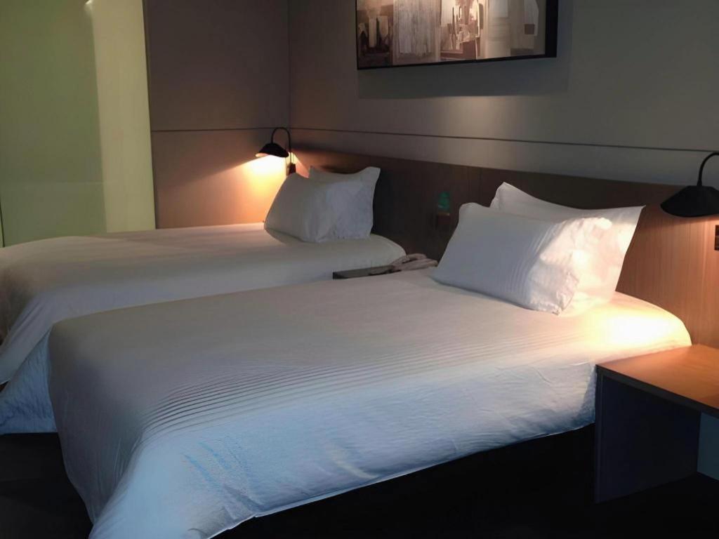 Hotel Jinjiang Select Pudong Airport 3*