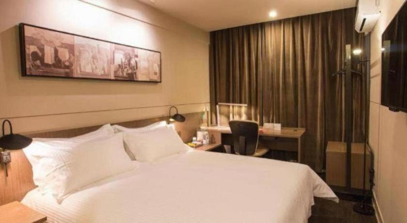 Hotel Jinjiang Select Pudong Airport 3*